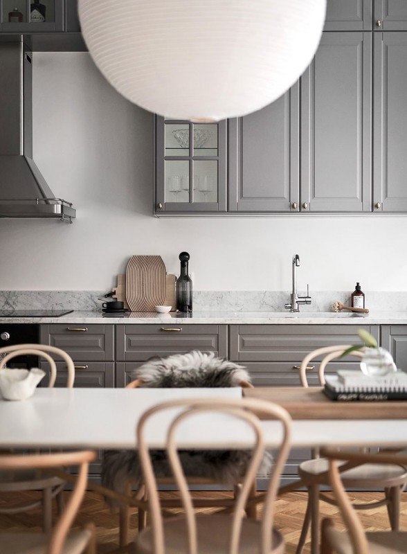 Элегантный скандинавский интерьер в светло-серых тонах в Стокгольме.