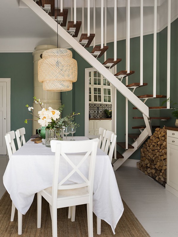 Необычная мансардная квартира с балконом и террасой в Стокгольме (75 кв. м) Необычная мансардная квартира с балконом и террасой в Стокгольме (75 кв. м)