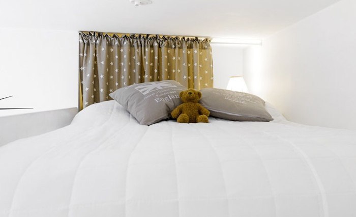 Светлая квартира с высокими потолками Светлая квартира с высокими потолками