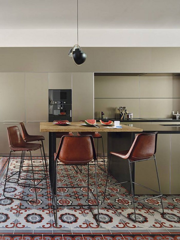 Современные интерьеры в этом старом испанском доме выглядят потрясающе