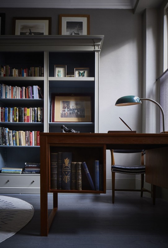 Приглушенные тона в дизайне элегантной двухуровневой квартиры в Лондоне