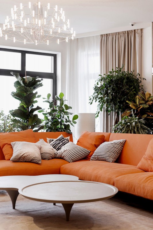 Уютная современная квартира с библиотекой в ​​Киеве, Украина