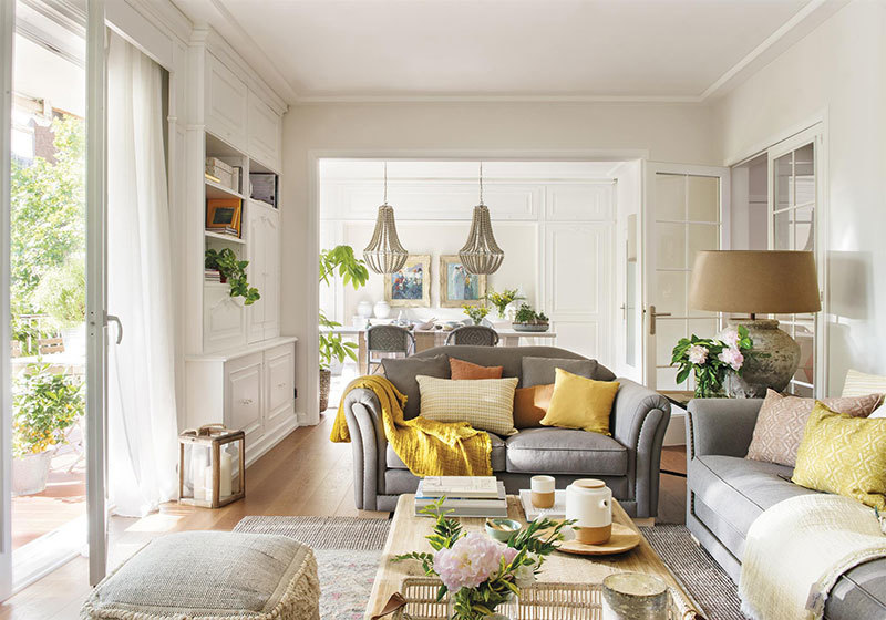 Испанский дом с солнечными акцентами и обоями-лобстерами Испанский дом с солнечными акцентами и обоями-лобстерами