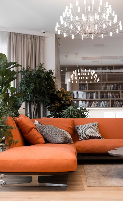 Уютная современная квартира с библиотекой в ​​Киеве, Украина