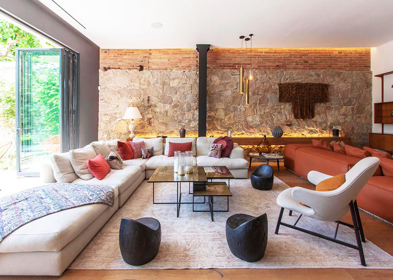 Современные интерьеры в этом старом испанском доме выглядят потрясающе