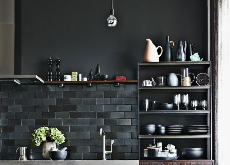 Квартира  с большим количеством темных оттенков