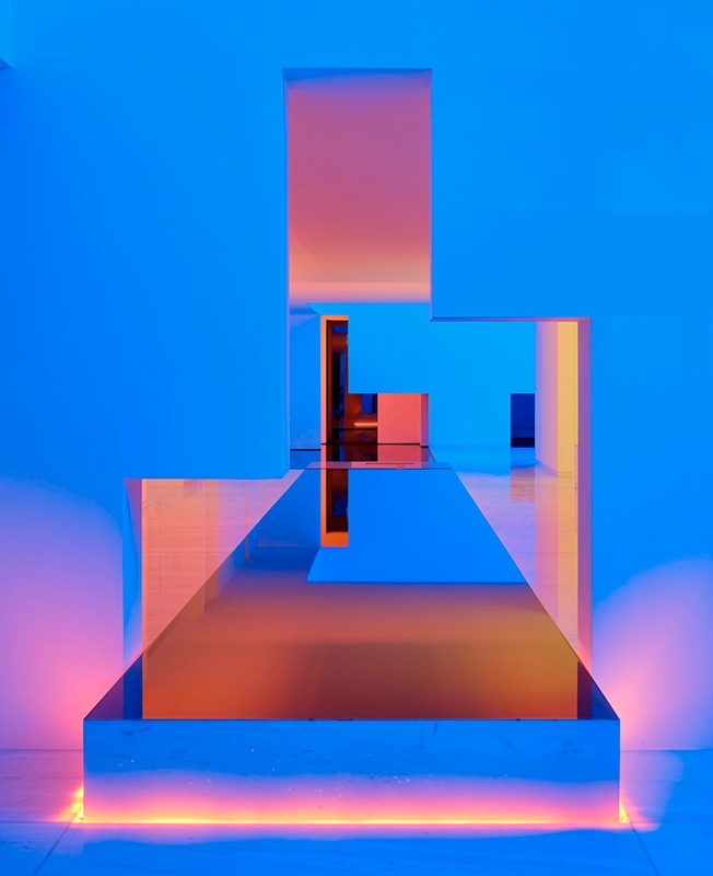 Мигель Анхель Арагонес: неоновый минимализм в Мексике