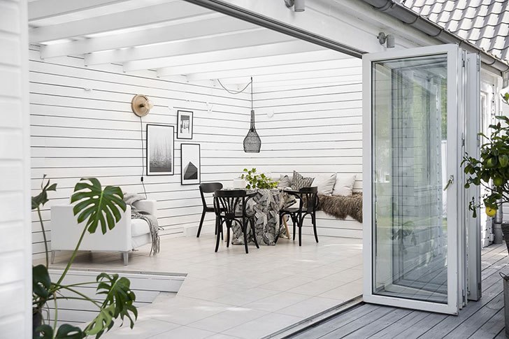 Светлый и просторный загородный домик