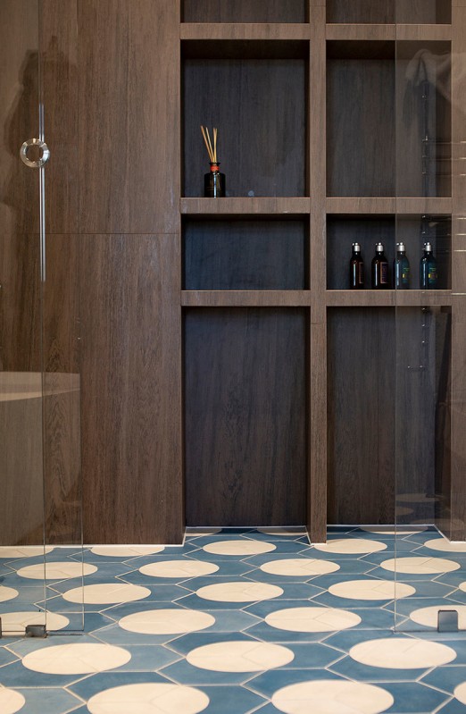 Уютная современная квартира с библиотекой в ​​Киеве, Украина