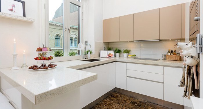 Светлая квартира с высокими потолками Светлая квартира с высокими потолками