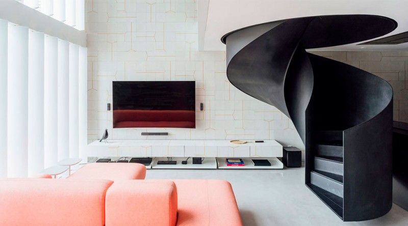 Бразильский лофт со скульптурной лестницей