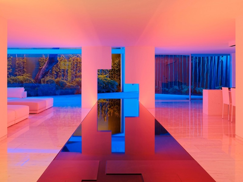 Мигель Анхель Арагонес: неоновый минимализм в Мексике