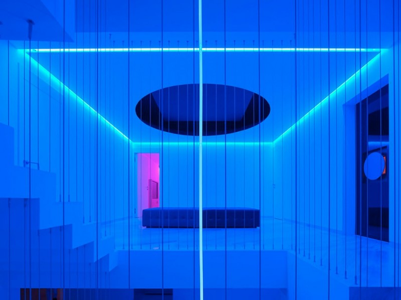 Мигель Анхель Арагонес: неоновый минимализм в Мексике