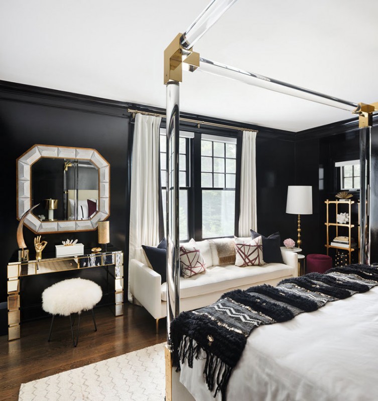 Гламурный американский интерьер с тёмными акцентами и золотыми деталями Гламурный американский интерьер с тёмными акцентами и золотыми деталями