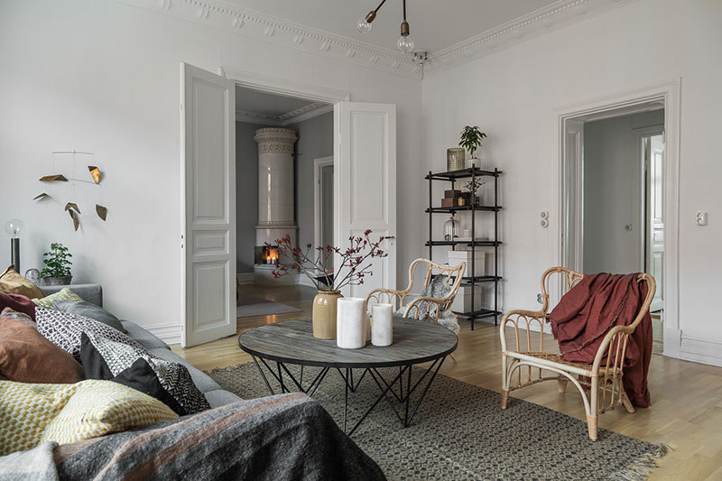 Квартира Гётеборге с интересными природными цветами в интерьере