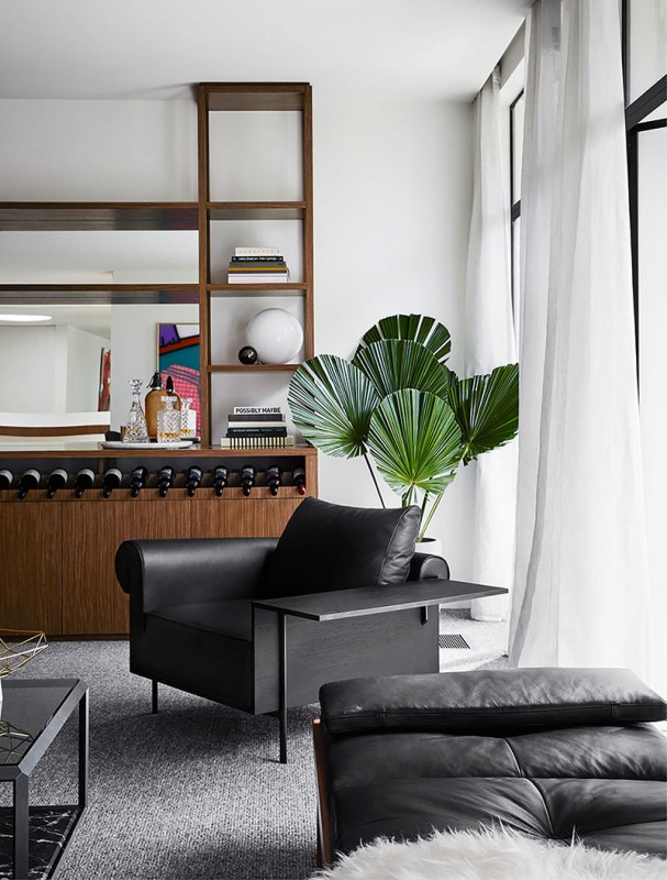 Современный дом в Мельбурне с большими окнами и яркими картинами Современный дом в Мельбурне с большими окнами и яркими картинами