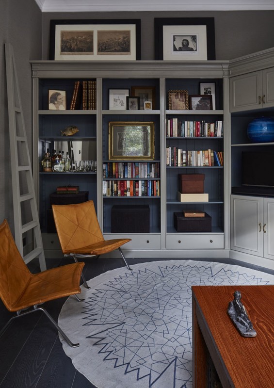 Приглушенные тона в дизайне элегантной двухуровневой квартиры в Лондоне