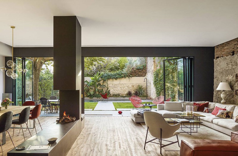 Современные интерьеры в этом старом испанском доме выглядят потрясающе