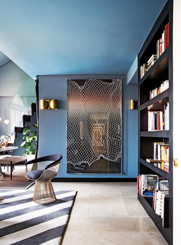 Смелый интерьер небольшой квартиры декоратора в Мадриде Смелый интерьер небольшой квартиры декоратора в Мадриде