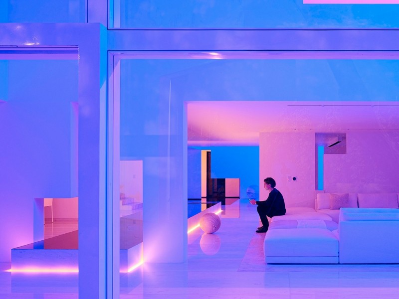 Мигель Анхель Арагонес: неоновый минимализм в Мексике