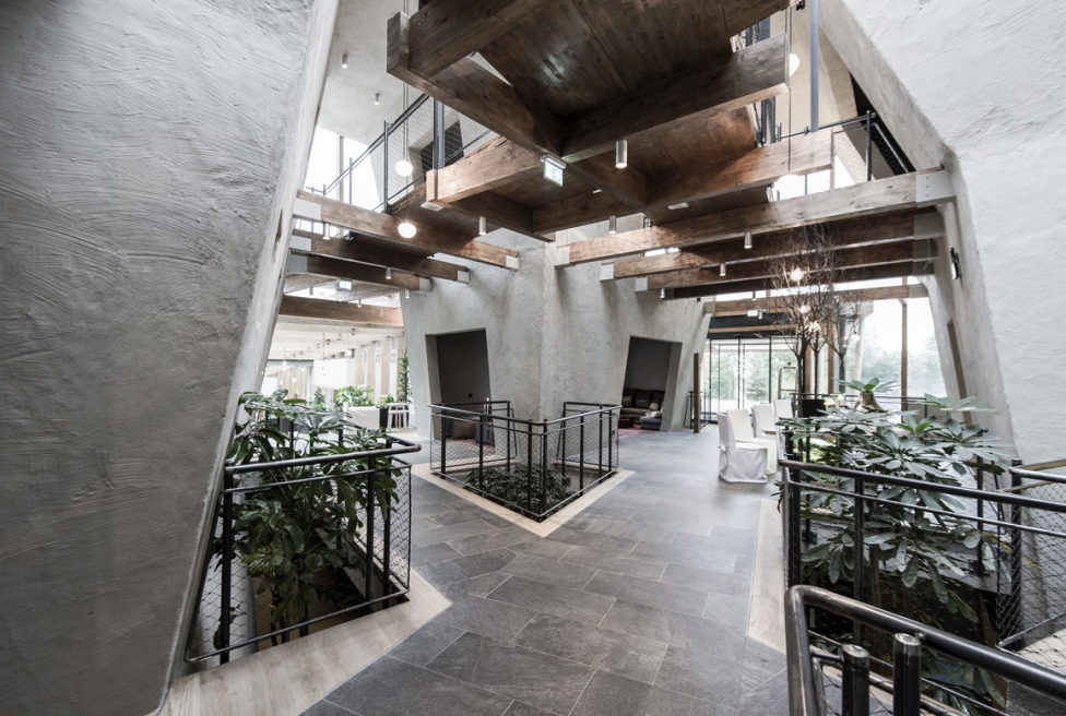 Семейный курортный центр The Ulrichshof  от noa, переделанный из здания бывшей фермы