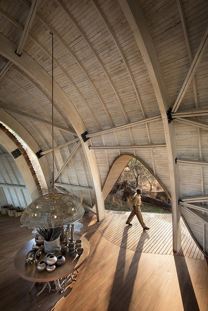 Бутик-отель Sandibe Okavango Safari Lodge в Ботсване от Nicholas Plewman Architects