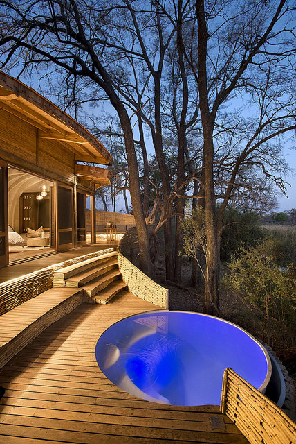 Бутик-отель Sandibe Okavango Safari Lodge в Ботсване от Nicholas Plewman Architects