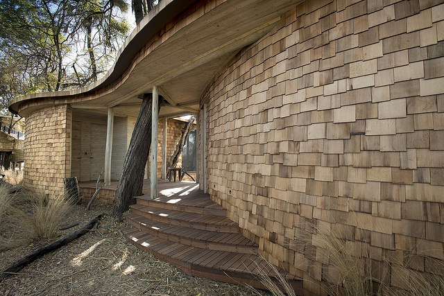 Бутик-отель Sandibe Okavango Safari Lodge в Ботсване от Nicholas Plewman Architects