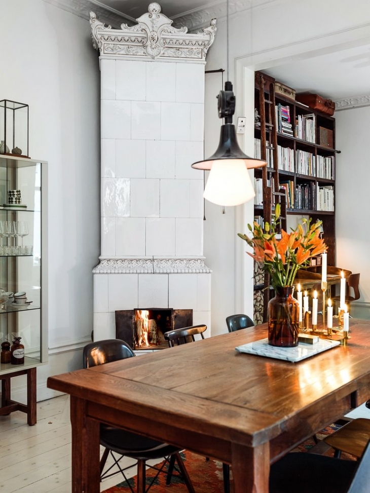 Двухэтажая квартира в Швеции с изящной лепниной и изразцовыми печками