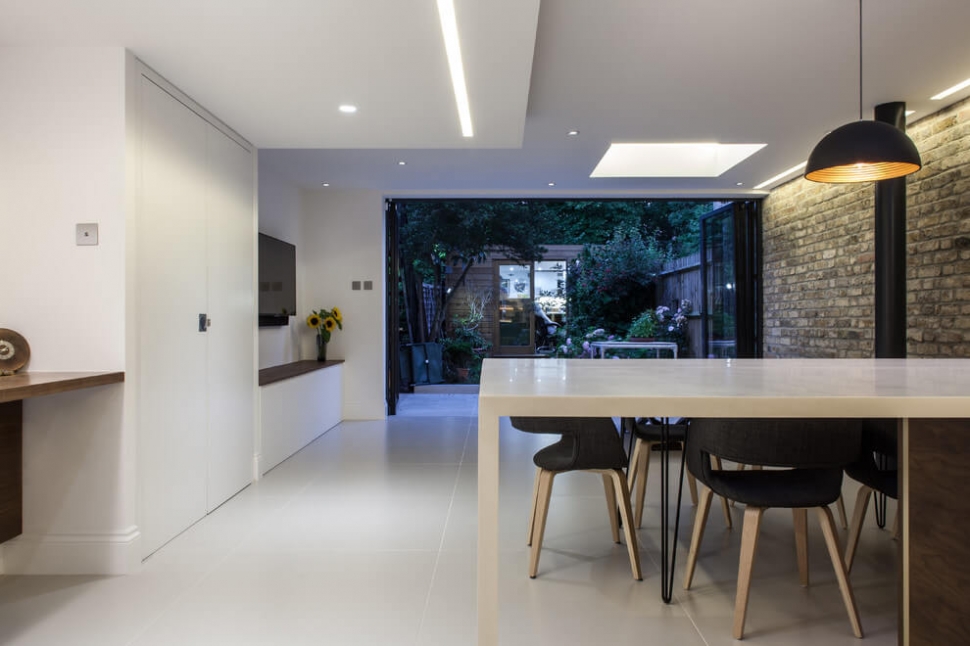 Дом-студия Edwards Rensen Architects в Лондоне с небольшим патио