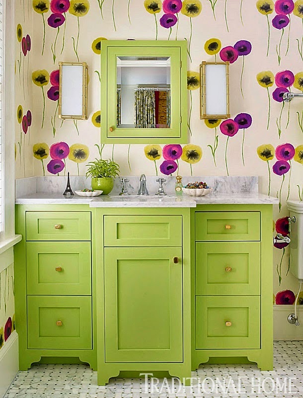 Смелое сочетание розового и зеленого цвета в интерьере дома в Атланте от  Katie Rosenfeld