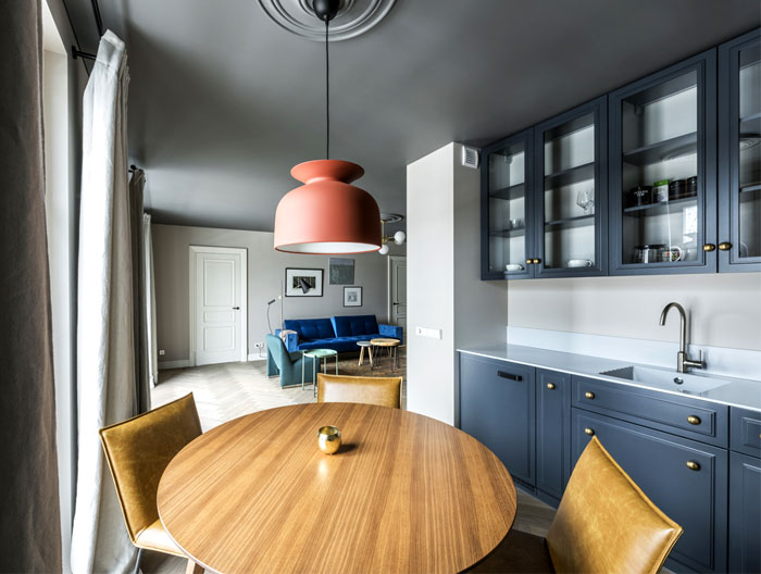 Элегантный баланс между современным и классическим стилями