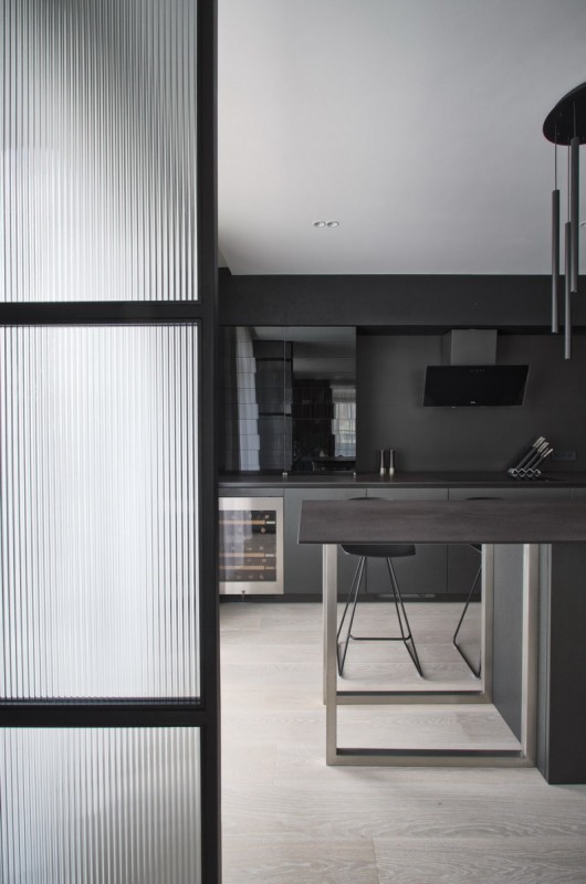 Декоративный черный цемент в интерьере кухни