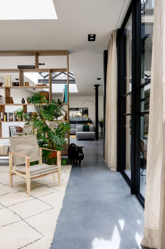 Лофт, расположенный в старом здании начала XVII века в Амстердаме Лофт, расположенный в старом здании начала XVII века в Амстердаме