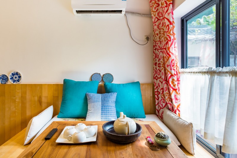 Старинная мебель в интерьере апартаментов в Гуаньчжоу