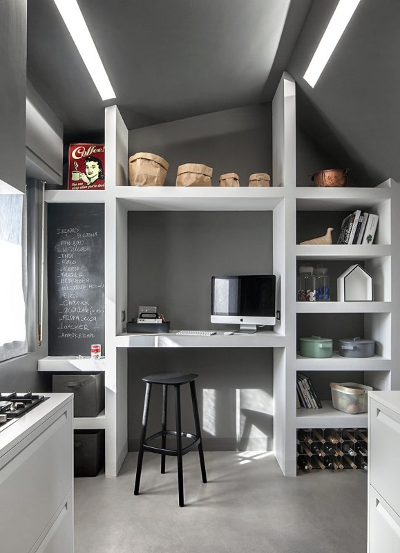 Строгий дизайн небольшой мансардной квартиры Строгий дизайн небольшой мансардной квартиры