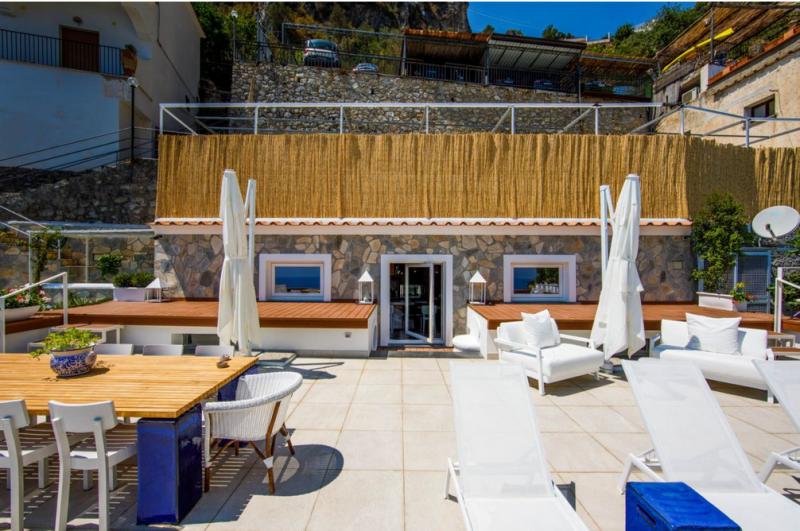 Впечатляющая вилла на побережье Амальфи, Италия Впечатляющая вилла на побережье Амальфи, Италия