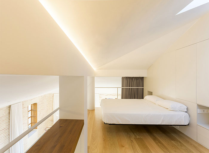 Интерьер минималистского лофта в Валенсии, Испания