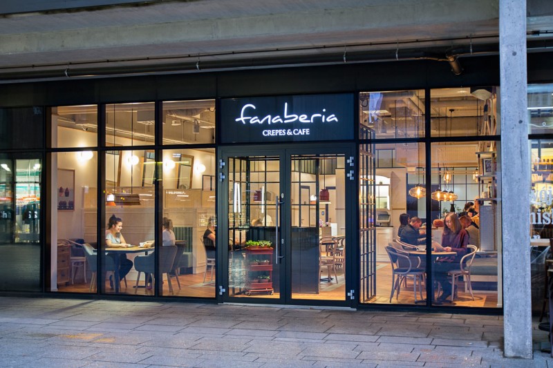 Яркое уютное кафе в Сопоте, Польша