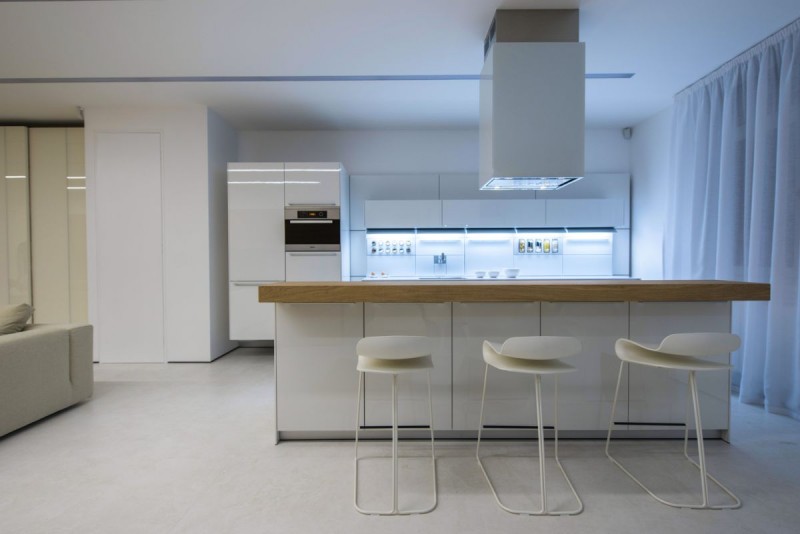 Минималистичный дизайн интерьера с акцентом на модульность и функциональность