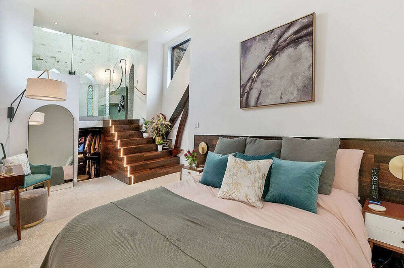 Средневековая церковь, преобразованная в частную резиденцию в Снодленде, Шотландия