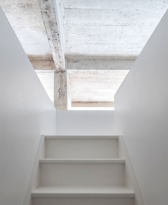 Перфорированная алюминиевая конструкция для спальни в парижских апартаментах