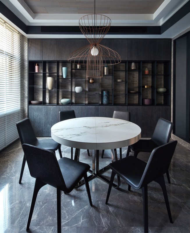 Интерьер апартаментов в темных тонах в Фучжоу, Китай