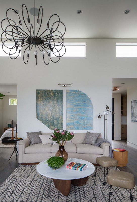 Нейтральная палитра мягких тонов и фактур в интерьере резиденции в Санта-Монике, Калифорния