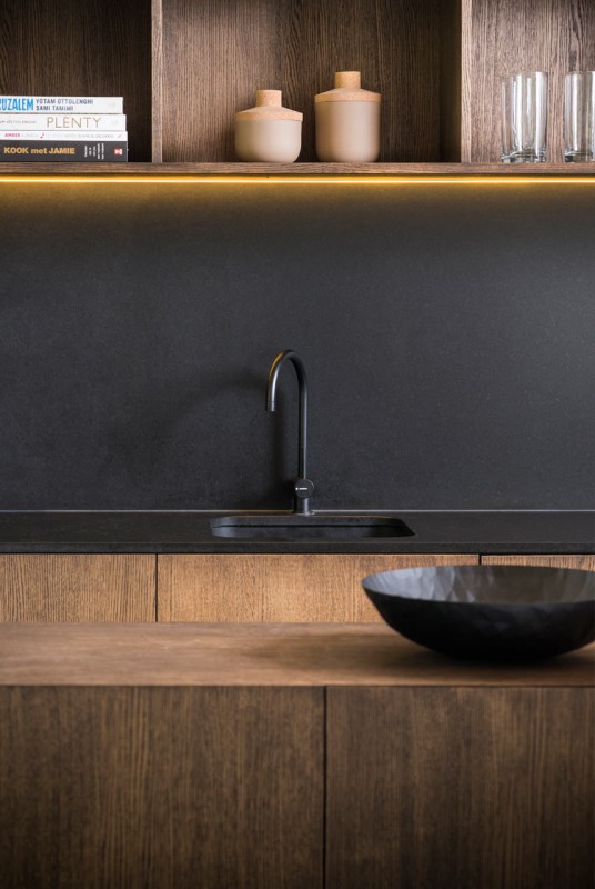 Светлый интерьер с контрастной отделкой в бельгийском коттедже Светлый интерьер с контрастной отделкой в бельгийском коттедже