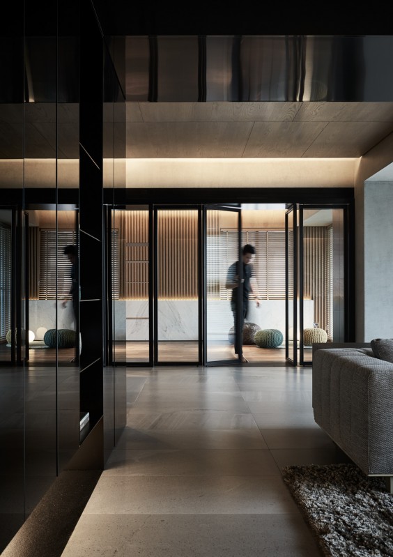 Темный изысканный интерьер квартиры в Тайбэе, Тайвань