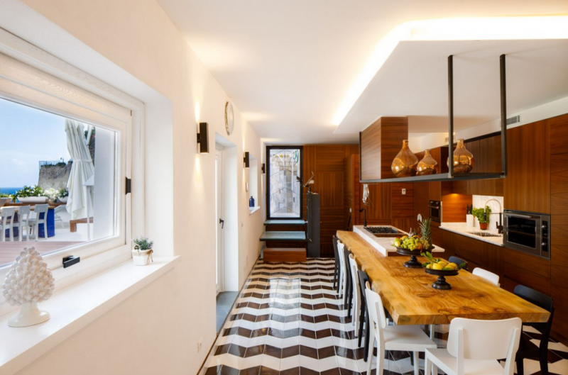 Впечатляющая вилла на побережье Амальфи, Италия Впечатляющая вилла на побережье Амальфи, Италия