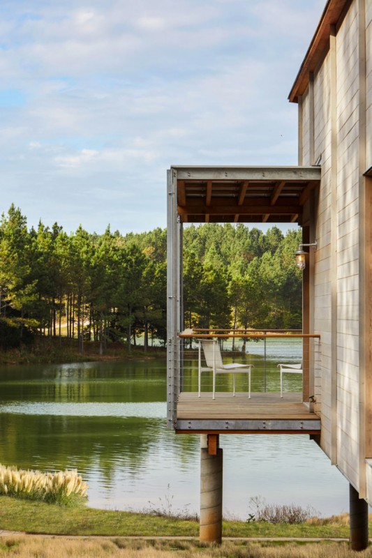 Дом на берегу озера в селе Тейлор, Миссисипи