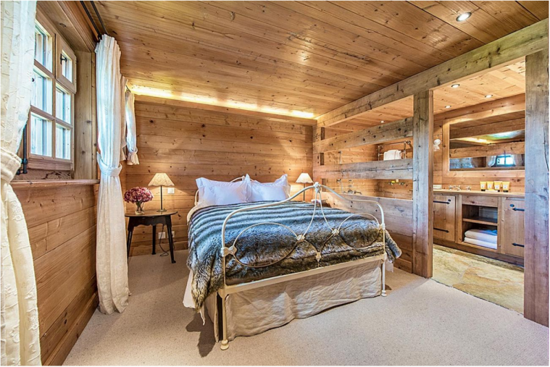 Классическое деревянное шале в Банье, Швейцария