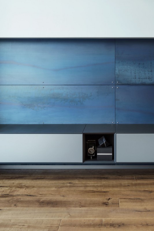 Сочетание дерева и металла в апартаментах, расположенных в Бухаресте